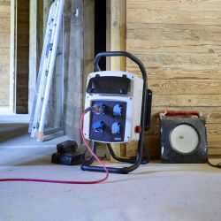 Coffret de chantier avec 4 prises monophasées NALTO